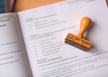 Gesetzestext mit Stempel