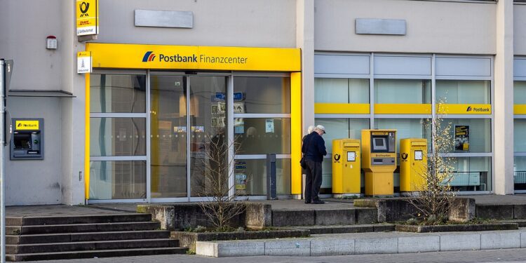 Warnstreiks bei Postbank: Bankbeschäftigte setzen Zeichen gegen Lohnraub