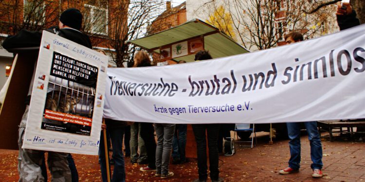 Tierversuche: Profit, Wissenschaft und die Ausbeutung von Mensch und Tier