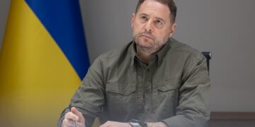 Jermak, wie er darüber nachdenkt, was er sich als nächstes kauft