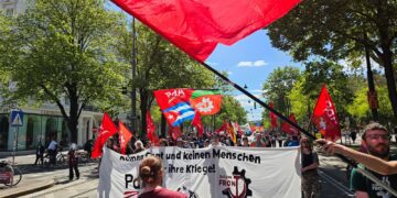 1. Mai: „Keinen Cent und keinen Menschen für ihre Kriege“