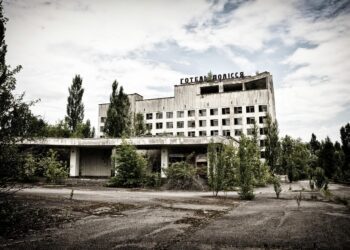 Großbrand wütet in der Sperrzone von Tschernobyl, während Kiew Straßennamen in Geisterstädten „entkommunisiert“