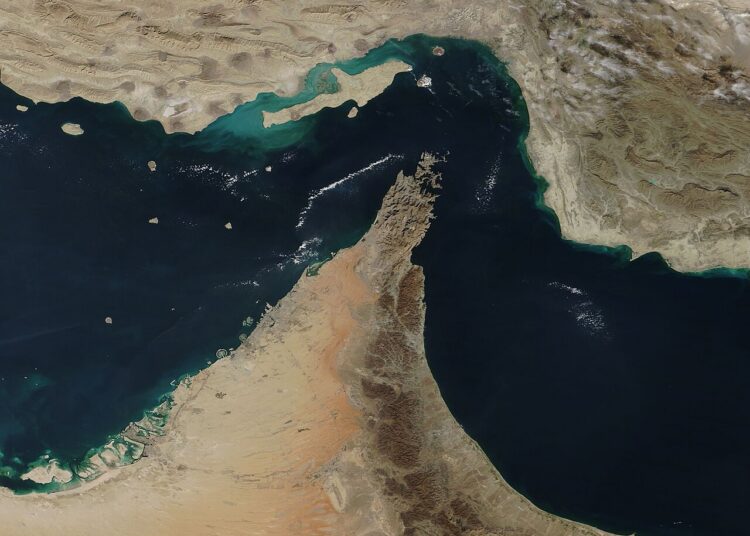Weitere Angriffe auf den Iran – Teheran verkündet vollständige Blockade der Straße von Hormus