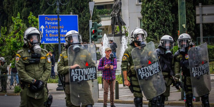 Griechenland: Politische Verfolgung gegen KNE-Funktionär hält&nbsp;an