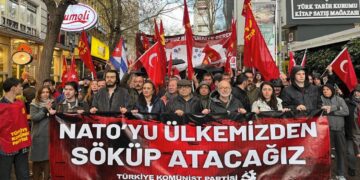 TKP mit Anti-Nato-Transpi