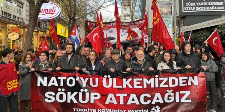 TKP mit Anti-Nato-Transpi