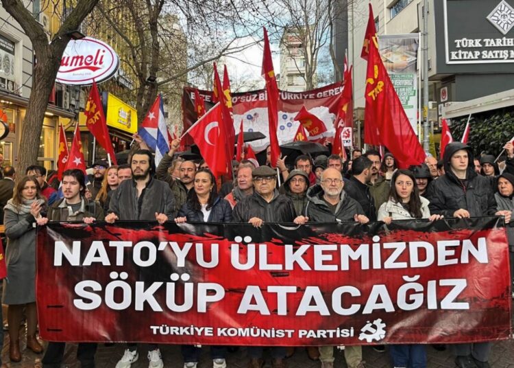 TKP mit Anti-Nato-Transpi