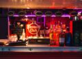 Bar mit Havana Club im Angebot
