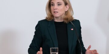 Die Außenministerin muss sich „Beate Völkermord-Reiniger“ gefallen lassen