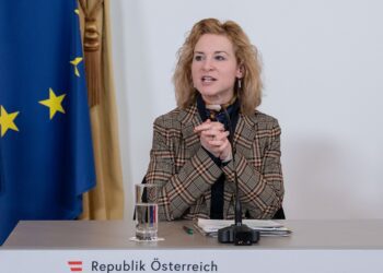 Sparbudget mit rotem Mascherl: SPÖ-Regierungsbeteiligung wirkt, Frauen zahlen mehr