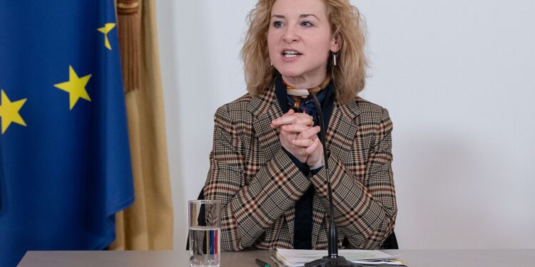 Sparbudget mit rotem Mascherl: SPÖ-Regierungsbeteiligung wirkt, Frauen zahlen mehr