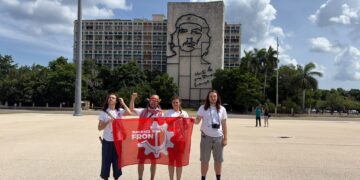 Mitglieder der Jugendfront erreichen im Rahmen der Solidaritätsbrigade „José Martí“ Kuba