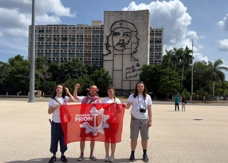 Mitglieder der Jugendfront erreichen im Rahmen der Solidaritätsbrigade „José Martí“ Kuba