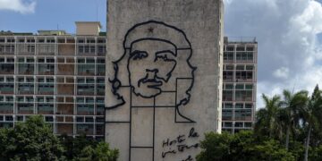Mitglieder der Jugendfront erreichen im Rahmen der Solidaritätsbrigade „José Martí“ Kuba