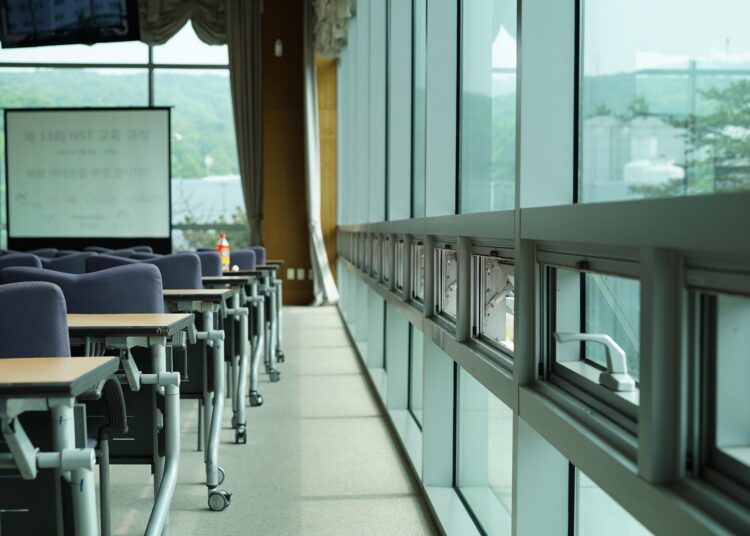 Bildung statt Sparstift und Aufrüstung