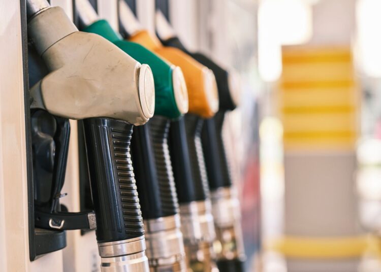 Spritpreisbremse: Zwölf Cent Almosen an der Zapfsäule – Milliarden für ihre Kriege