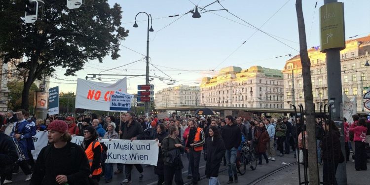 Wien: 50.000 Menschen demonstrieren gegen Kürzungen an Universitäten