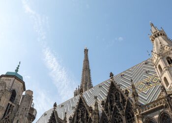 Im Stephansdom wird der Nationalfeiertag Österreichs (26. Oktober) mit einem Repräsentanten von „Opus dei“ zelebriert