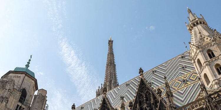 Im Stephansdom wird der Nationalfeiertag Österreichs (26. Oktober) mit einem Repräsentanten von „Opus dei“ zelebriert