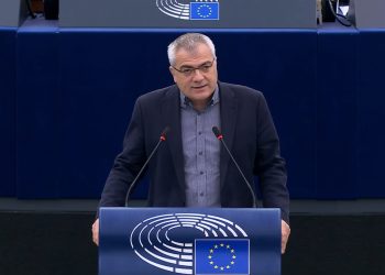 KKE stellt Anfrage zu Antikommunismus in Usbekistan, Aserbaidschan und Kasachstan