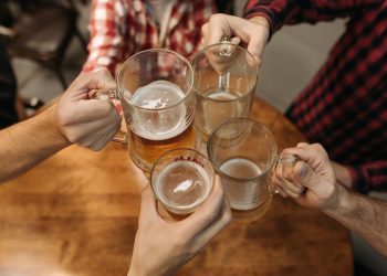 Brau Union erhöht Bierpreise: Prost, die Arbeiter sind schon wieder zu teuer!